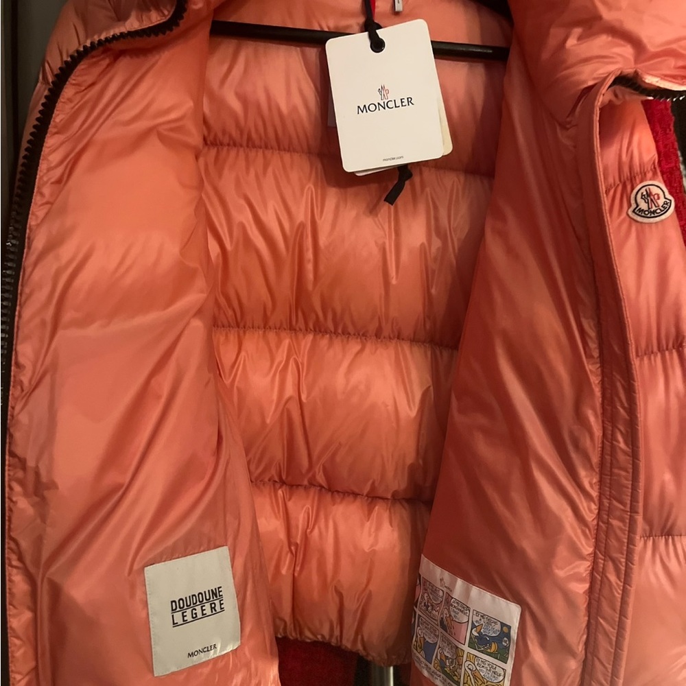 Moncler women jacket beautiful brand new never worn with tags.